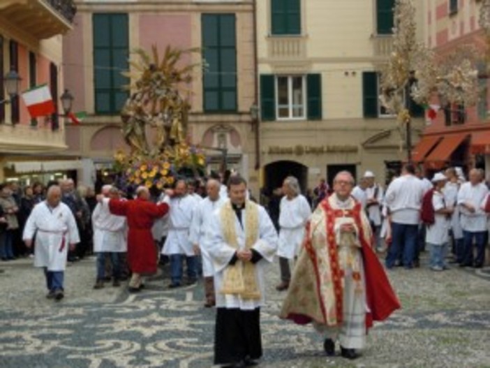 Varazze, Oratorio di S. Giuseppe in festa: processione con la Sacra Famiglia Varazze, Oratorio di S. Giuseppe in festa: processione con la Sacra Famiglia
