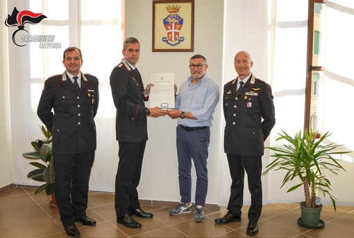 Alluvione 2016 a Cisano sul Neva, il luogotenente dei Carabinieri La Monaca insignito della Medaglia d’oro al merito civile Alluvione 2016 a Cisano sul Neva, il luogotenente dei Carabinieri La Monaca insignito della Medaglia d’oro al merito civile