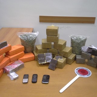 Savona, trovato con 27 chili di hashish e 1 chilo di marijuana: 40enne arrestato dai Carabinieri Savona, trovato con 27 chili di hashish e 1 chilo di marijuana: 40enne arrestato dai Carabinieri