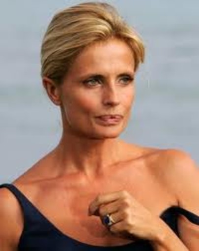 Isabella Ferrari inaugura a Ceriale la prima edizione della rassegna teatrale "Teatro Donna" Isabella Ferrari inaugura a Ceriale la prima edizione della rassegna teatrale "Teatro Donna"