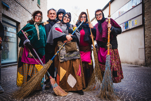 Nella foto la festa della Befana che si tiene ogni anno ad Urbania (Pesaro-Urbino) Nella foto la festa della Befana che si tiene ogni anno ad Urbania (Pesaro-Urbino)