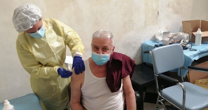 Albenga: stamattina i primi vaccini all'Auditorium San Carlo (FOTO e VIDEO)