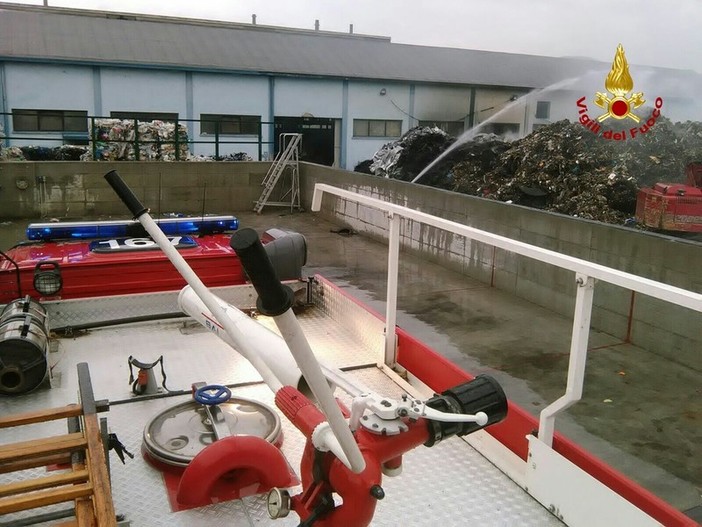 Cairo, Lambertini: "Le centraline non rilevano sostanze inquinanti presso FG Riciclaggi" Cairo, Lambertini: "Le centraline non rilevano sostanze inquinanti presso FG Riciclaggi"