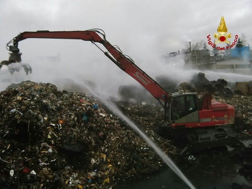 Incendio FG Riciclaggi a Cairo, l'ARPAL: "Dati nella norma"