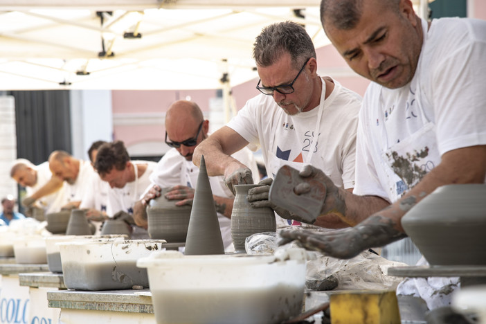 Festival della Maiolica, un successo da oltre 6 mila visitatori: "Subito al lavoro per l’edizione 2024" (FOTO) Festival della Maiolica, un successo da oltre 6 mila visitatori: "Subito al lavoro per l’edizione 2024" (FOTO)