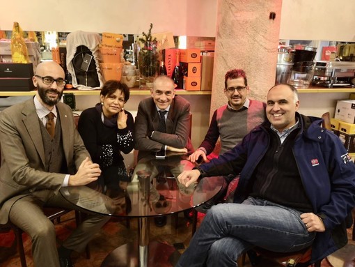 Incontro a Savona, Andrea Costa e Gabriele Pisani (Liguria Popolare): “Facciamo il punto e organizziamo le prossime elezioni amministrative che riguardano numerosi Comuni savonesi” Incontro a Savona, Andrea Costa e Gabriele Pisani (Liguria Popolare): “Facciamo il punto e organizziamo le prossime elezioni amministrative che riguardano numerosi Comuni savonesi”