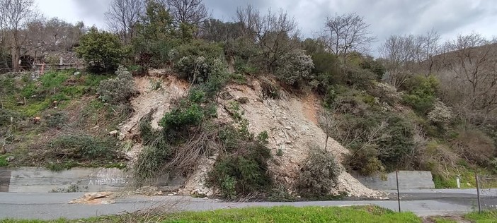 Giustenice, frana sulla Sp 24: la strada rimane chiusa, la Provincia valuta la realizzazione di un bypass