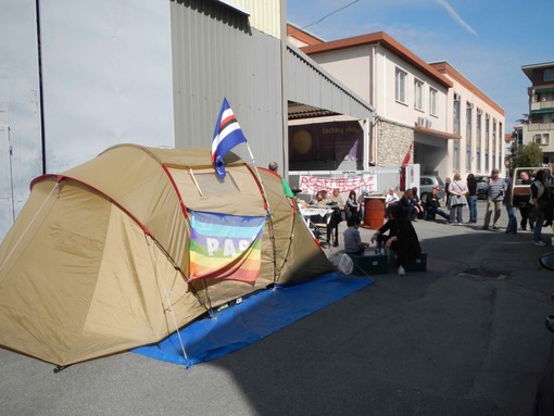 Albisola Superiore, l'Associazione Bagni Marini organizza un concerto di solidarietà per i lavoratori della FAC