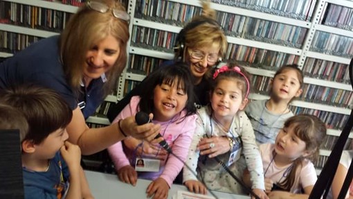 Radio Onda Ligure 101 "invasa" dai bambini della scuola materna “Simone Stella” di Loano Radio Onda Ligure 101 "invasa" dai bambini della scuola materna “Simone Stella” di Loano