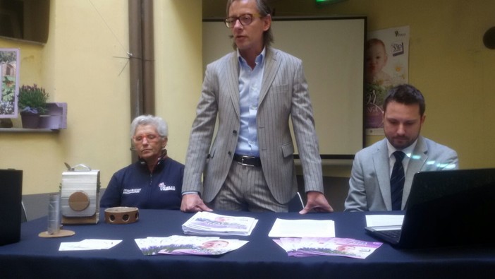 Albenga, ritornano “Fior d'Albenga” e “Cip&Vip” 2012 Albenga, ritornano “Fior d'Albenga” e “Cip&Vip” 2012