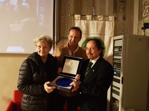 Albenga: il Piatto Blu consegnato alla Famiglia Cerea per aver segnato in 50 anni di attività la storia della cucina italiana