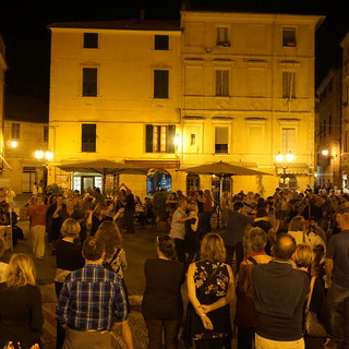 Un'immagine di repertorio di una delle passate edizioni della "Notte Romantica" a Finalborgo
