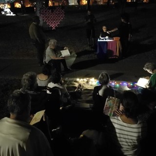 Loano, successo per il primo appuntamento con “Poesie in fior di parco” al parco Don Leone Grossi