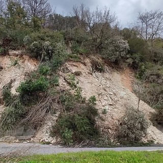 Giustenice, frana sulla Sp 24: la strada rimane chiusa, la Provincia valuta la realizzazione di un bypass