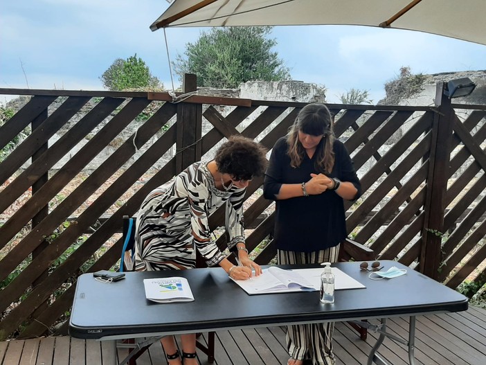 Savona, firmato accordo tra il comune e l'associazione "Il Porto dei Piccoli". La direttrice generale: "Importante fare cose concrete per i bambini per fargli vivere una normalità" (FOTO E VIDEO)