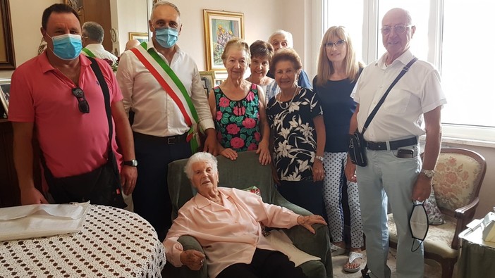 Albisola, Mariuccia Lingua compie 100 anni: gli auguri dell'amministrazione comunale