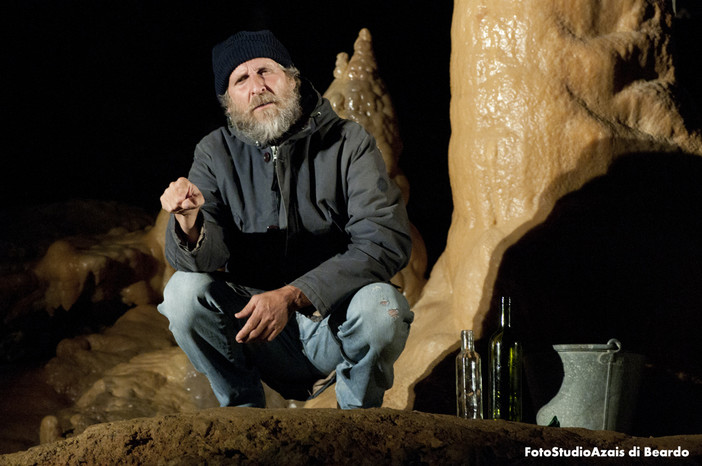 Festival di Verezzi: prova generale ieri sera nelle grotte per "L'uomo che raccoglieva bottiglie"