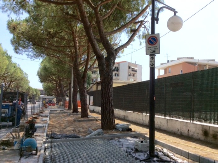 Albenga, prosegue il restyling di via Einaudi Albenga, prosegue il restyling di via Einaudi