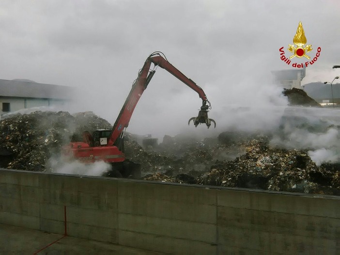 Scendono ancora i valori degli agenti inquinanti in aria e acqua nei pressi della FG Riciclaggi di Cairo Scendono ancora i valori degli agenti inquinanti in aria e acqua nei pressi della FG Riciclaggi di Cairo