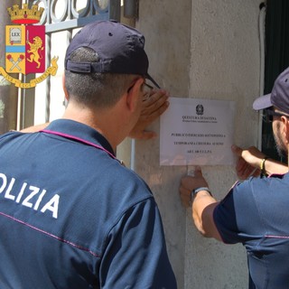 Savona, auto in sosta nei parcheggi riservati senza bollino. Ma è rubata