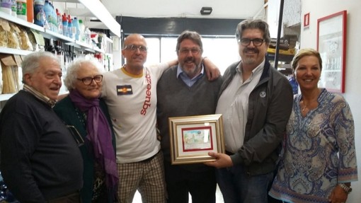Loano celebra i 60 anni di attività della bottega storica "Frutta &amp; Verdura"
