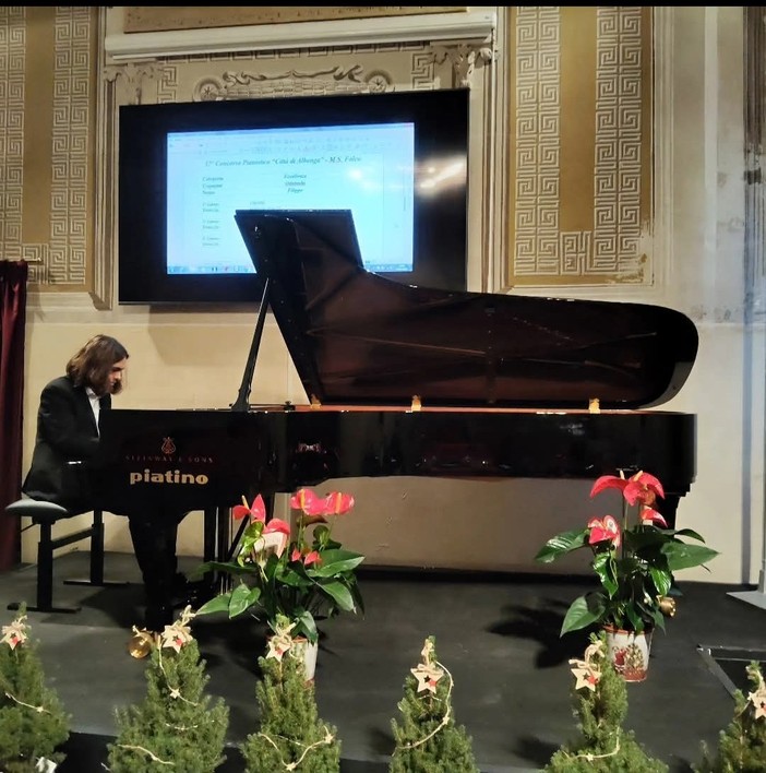 Fior d’Albenga, grande concerto inaugurale in Piazza dei Leoni con il giovane pianista Filippo Odobashi