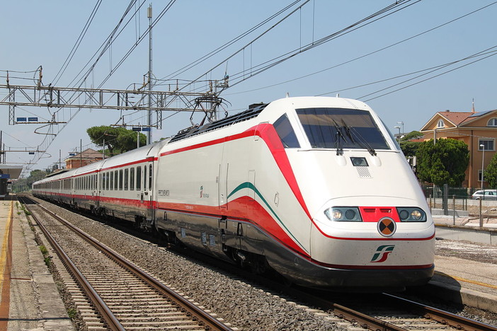 Due nuovi Frecciabianca Genova-Roma: potenziato il collegamento tra la Liguria e la Capitale Due nuovi Frecciabianca Genova-Roma: potenziato il collegamento tra la Liguria e la Capitale