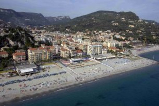 Ladri tentano di entrare in due case di Finalpia mentre gli inquilini dormono Ladri tentano di entrare in due case di Finalpia mentre gli inquilini dormono