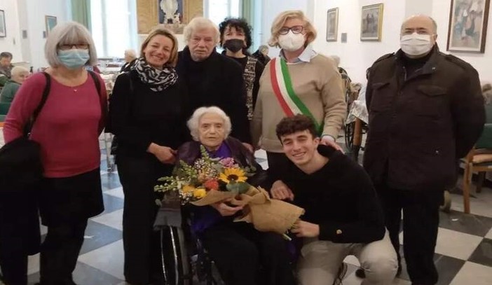 Celle, nella casa di riposo N.S. di Misericordia grande festa per i 101 anni di Giuseppa Valentino