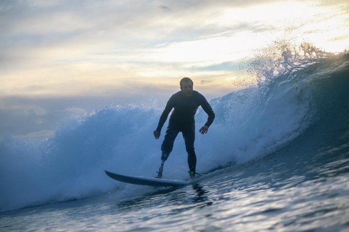 Il surfista varazzino Fabrizio Passetti ambasciatore nel mondo Fly Angels Foundation