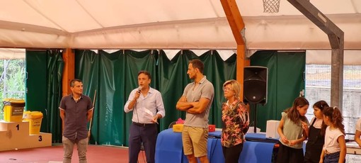 Giustenice, Matteo Aicardi ospite d'onore della festa di fine anno scolastico (FOTO)