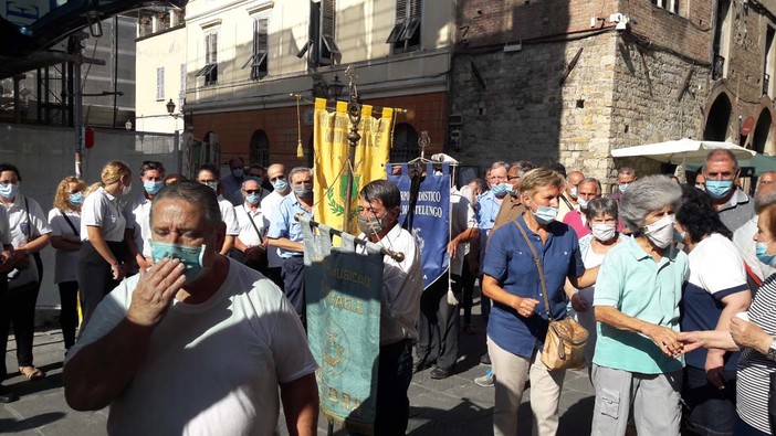 Grande partecipazione di corpi bandistici locali per l'ultimo addio a Piero Soleti, il "ristoratore musicista" di Albenga Grande partecipazione di corpi bandistici locali per l'ultimo addio a Piero Soleti, il "ristoratore musicista" di Albenga