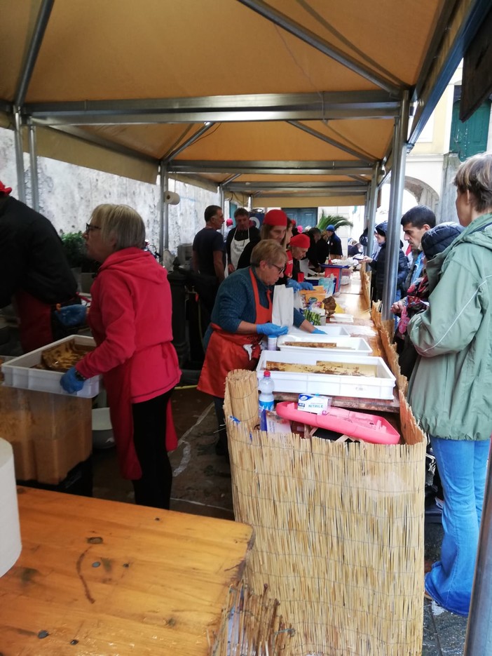 Un'edizione decisamente riuscita l'ottava della "Festa della zucca" di Zuccarello Un'edizione decisamente riuscita l'ottava della "Festa della zucca" di Zuccarello