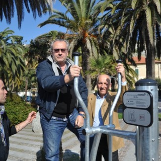 Finale Ligure, Bebo Storti all'inaugurazione dell'area fitness outdoor