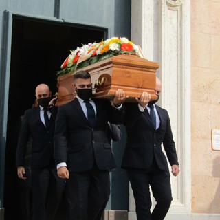 Albissola, l'ultimo commosso saluto all'avvocato Antoniobenedetto Chirò (FOTO)