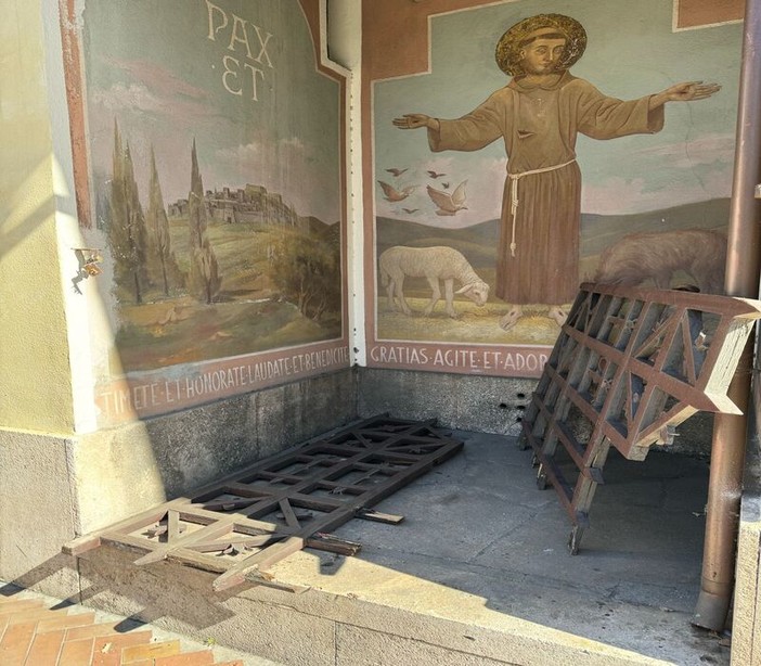 Finale, vandalizzata un'edicola della chiesa dei Cappuccini