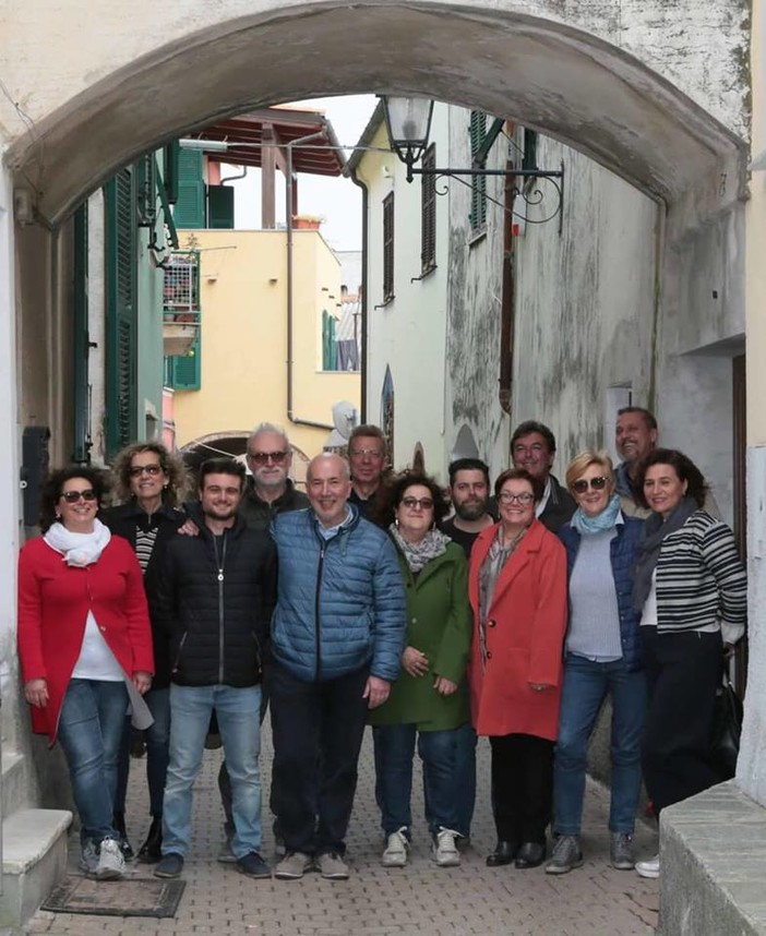 Albisola Superiore inaugura la mostra collettiva "Un brindisi per l'arte" Albisola Superiore inaugura la mostra collettiva "Un brindisi per l'arte"