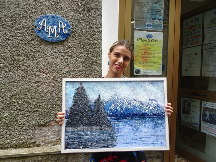 Altare, la giovane Fiorella Belmonte espone nella sede AMA Altare, la giovane Fiorella Belmonte espone nella sede AMA