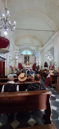 La Fionda, simbolo dei "Fieui di Carrugi" La Fionda, simbolo dei "Fieui di Carrugi"