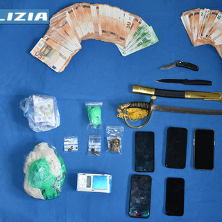Si vantava sui social di controllare la "sua" zona di spaccio: arrestato un 37enne marocchino