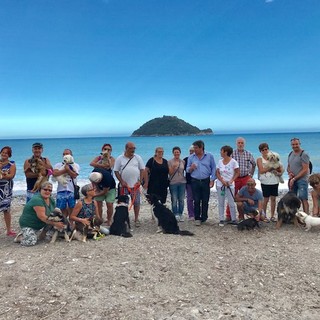 Albenga: si chiama "Amare Fido" la nuova spiaggia per i cani a Vadino (FOTOgallery)