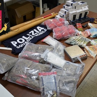 Spaccio di stupefacenti, ricettazione e detenzione illegale di arma: 29enne arrestato a Finale