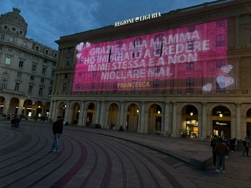 La Regione celebra la festa della mamma: festa in piazza De Ferrari e frasi sul maxischermo La Regione celebra la festa della mamma: festa in piazza De Ferrari e frasi sul maxischermo