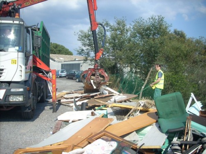 Savona: liberarsi dei rifiuti ingombranti non è difficile, ecco le quattro modalità per farlo