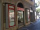Albenga, spaccata alla FT Comunication: rubati 5 telefonini in esposizione, migliaia di euro di danni alla porta (FOTO)