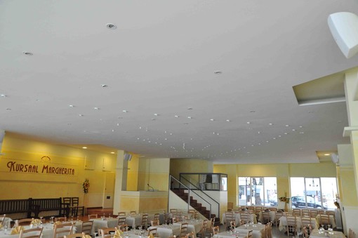 Varazze: omaggio a Lucio Fontana e al suo &quot;soffitto spaziale&quot; al Kursaal