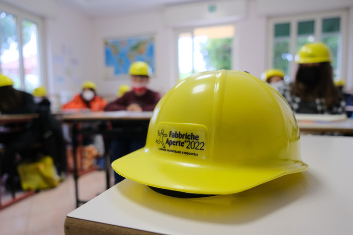 Fabbriche Aperte® 2022, tra visite virtuali e incontri in streaming gli studenti entrano nelle aziende savonesi Fabbriche Aperte® 2022, tra visite virtuali e incontri in streaming gli studenti entrano nelle aziende savonesi