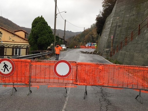 Varazze, frana in frazione Alpicella: evacuata un'abitazione (FOTO e VIDEO) Varazze, frana in frazione Alpicella: evacuata un'abitazione (FOTO e VIDEO)