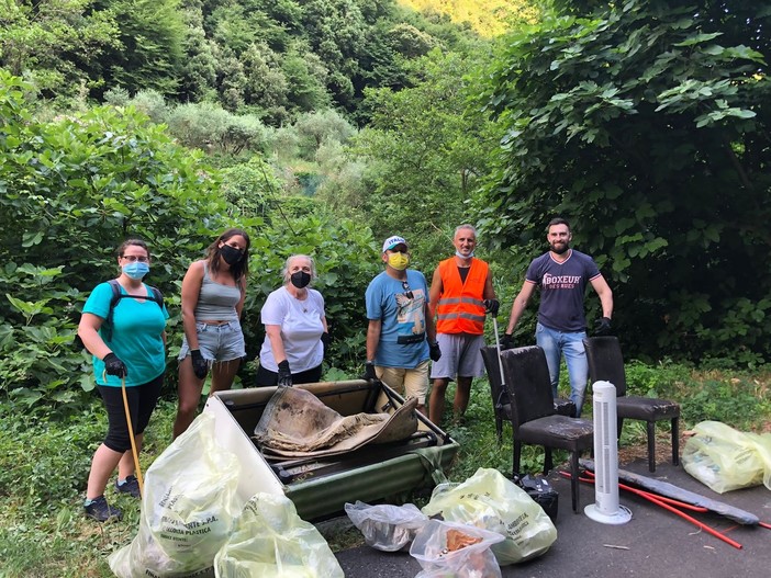 "Passa dal Fiume!", oltre 7 quintali di rifiuti raccolti da "Sfuso Diffuso" (FOTO) "Passa dal Fiume!", oltre 7 quintali di rifiuti raccolti da "Sfuso Diffuso" (FOTO)
