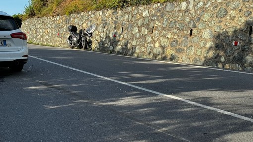 Frontale auto-moto tra Varazze e Cogoleto: un ferito in codice rosso